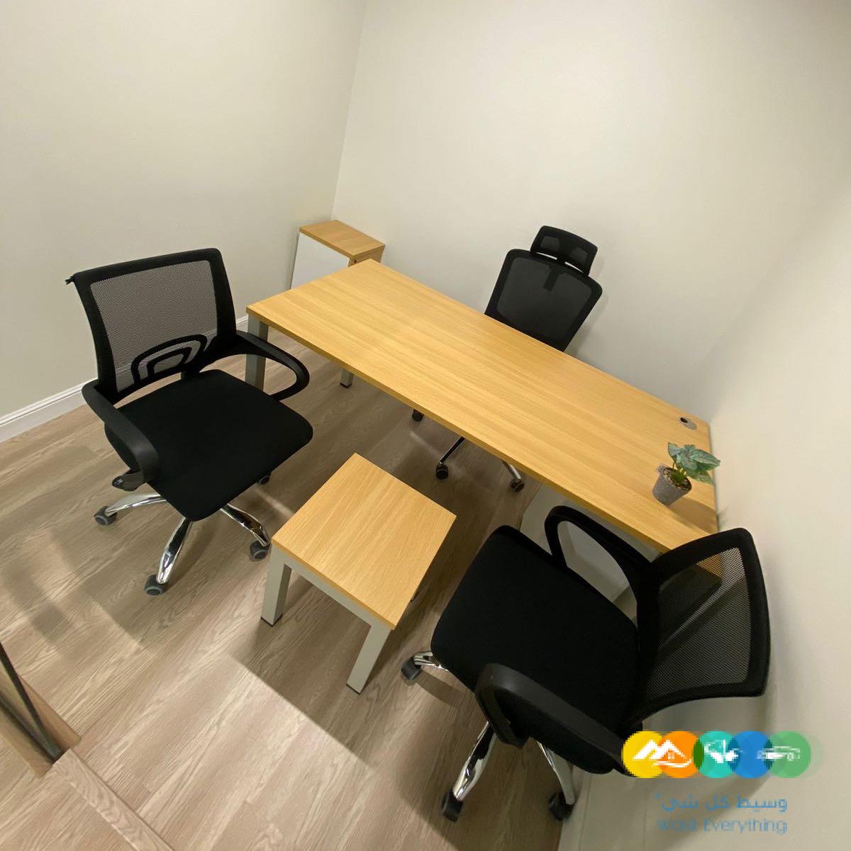 مكاتب اداريه مؤثثه