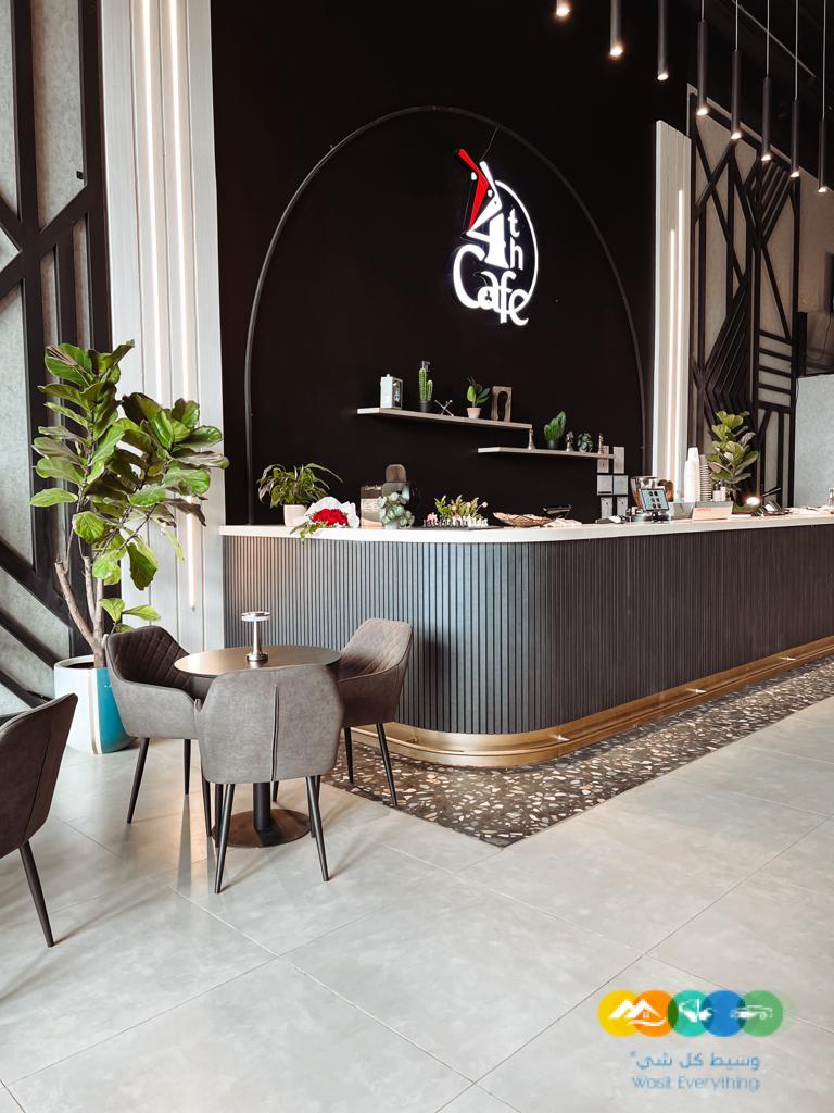 للتقبيل كافيه في حائل قائم ويعمل