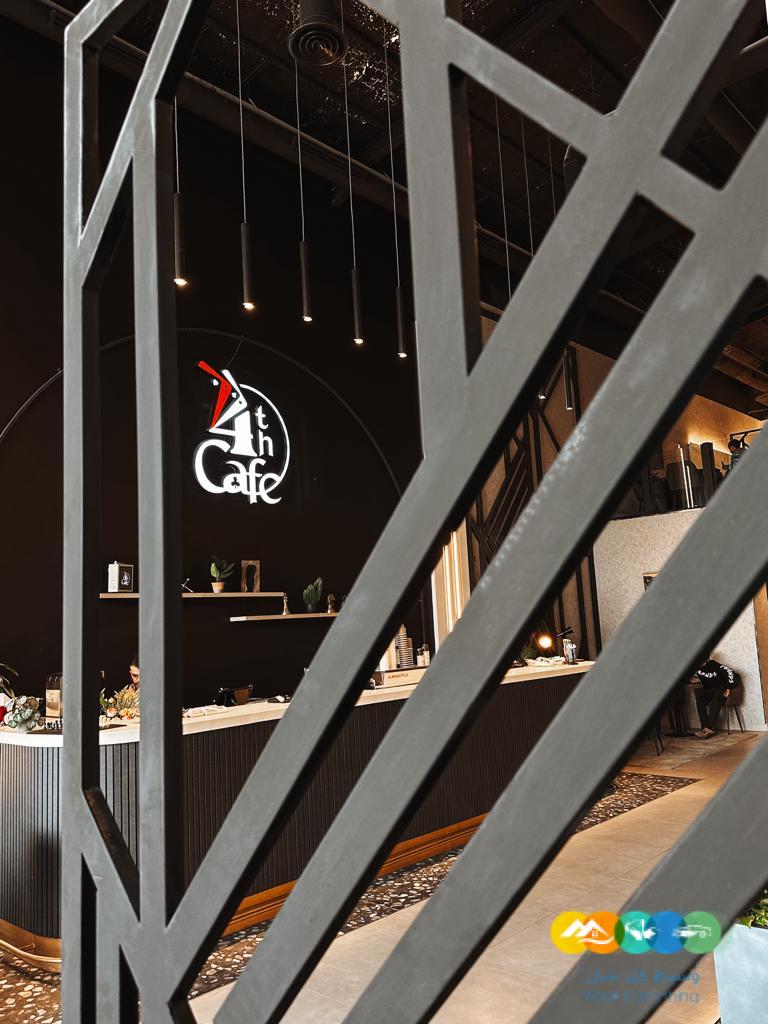 للتقبيل كافيه في حائل قائم ويعمل