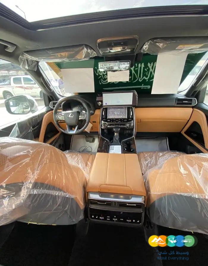 لكزس LX600 – بريمي – ابيض داخل جملي