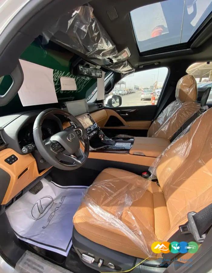 لكزس LX600 – بريمي – ابيض داخل جملي