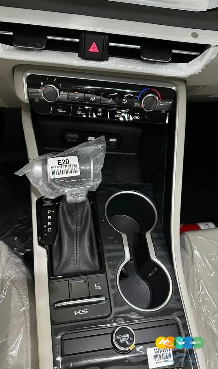 كيا k5 ستاندر 2000 سي سي شاشة ( اقل سعر)