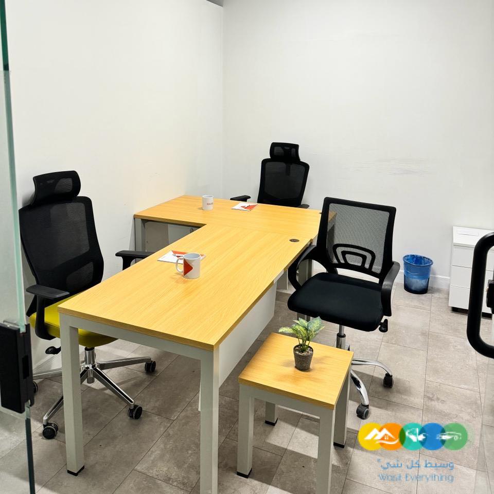 مكاتب اداريه مؤثثه