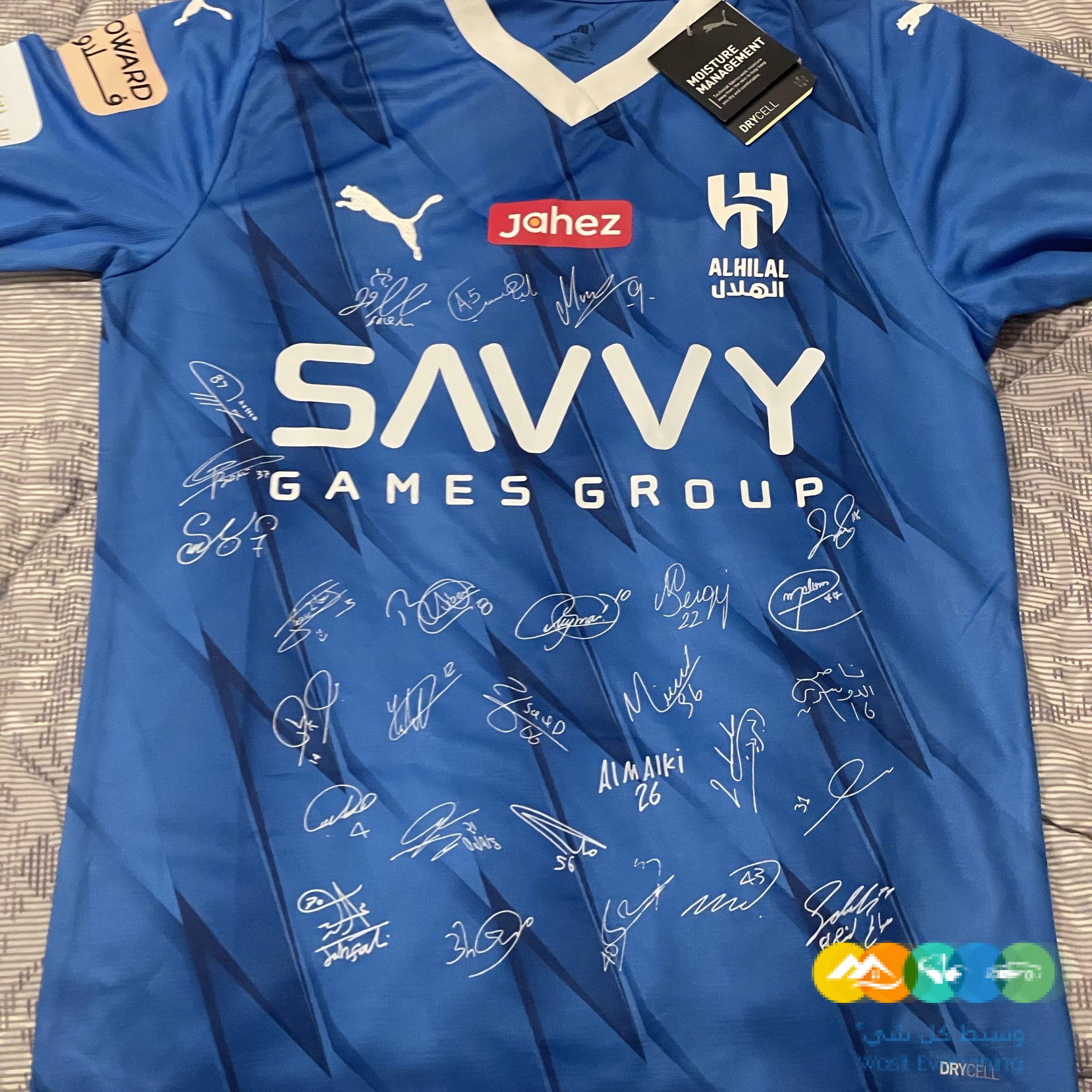 تيشرت نادي الهلال بتوقيع من اللاعبين الهلال