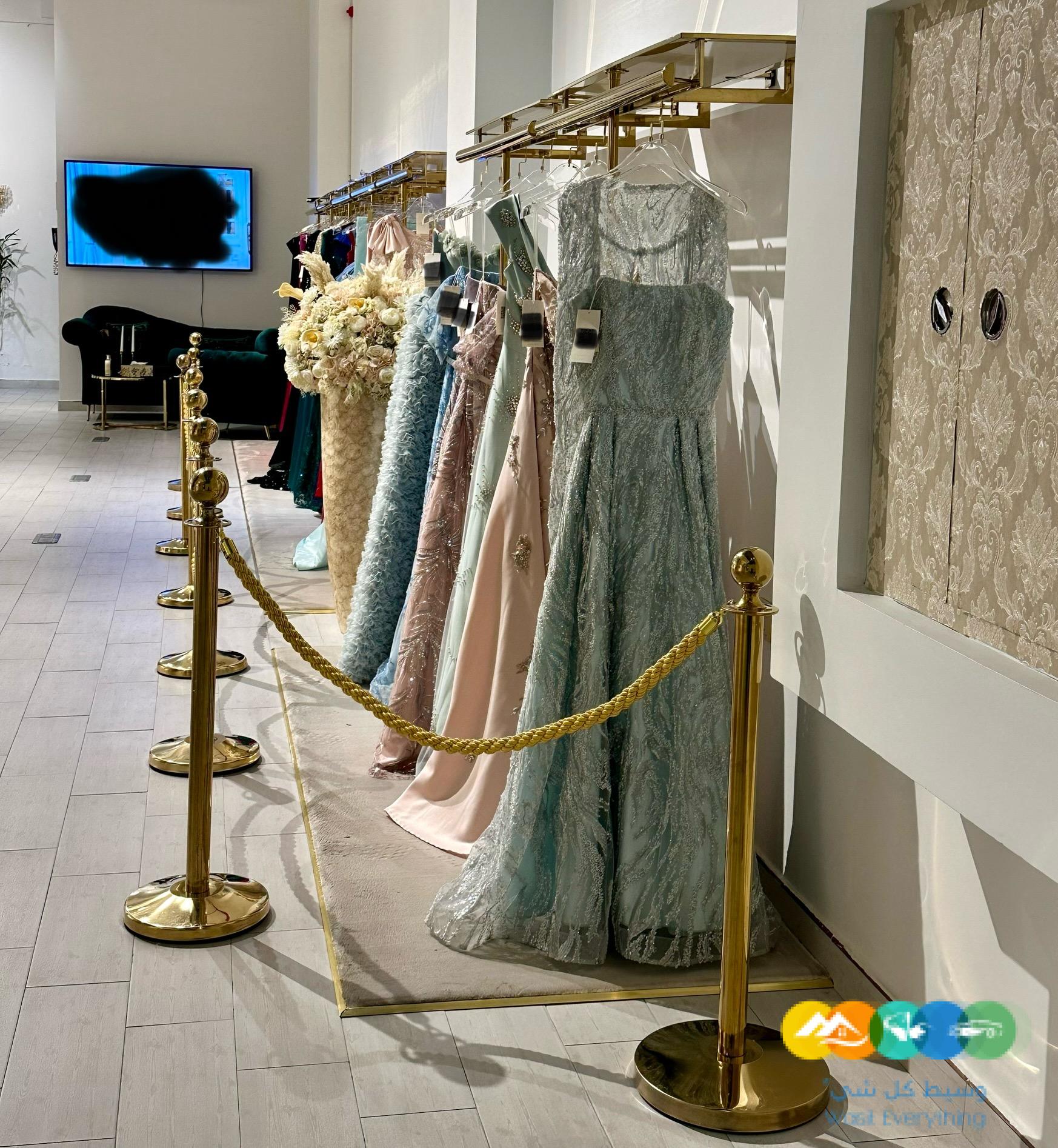 بضاعة واثات محل فساتين للبيع