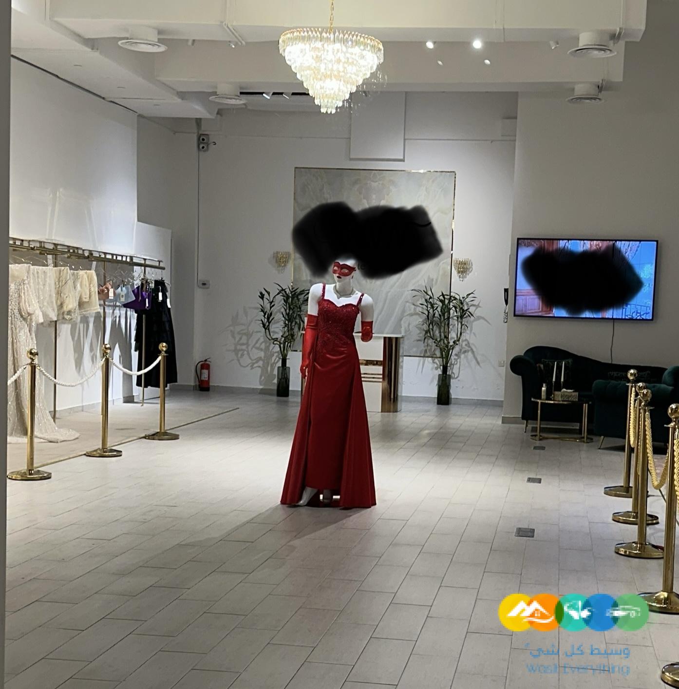 بضاعة واثات محل فساتين للبيع