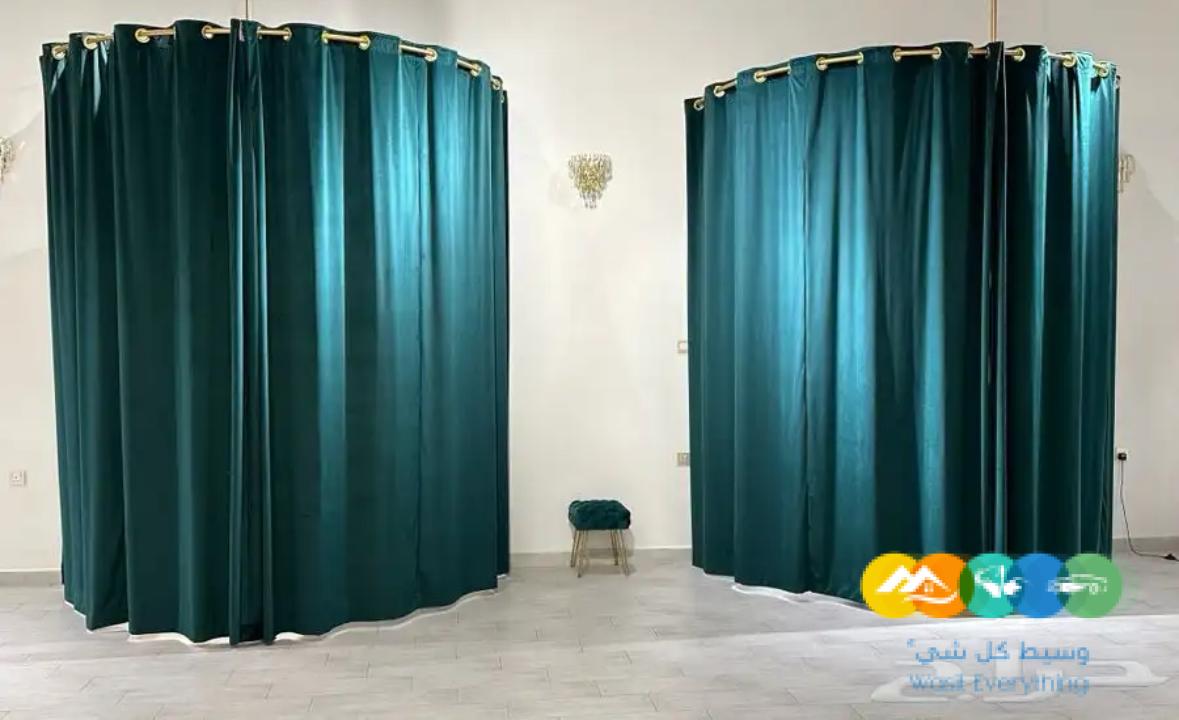 بضاعة واثات محل فساتين للبيع