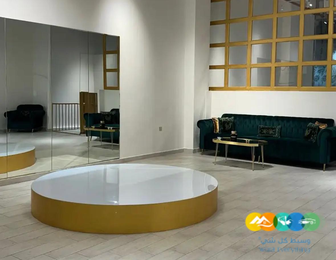 بضاعة واثات محل فساتين للبيع