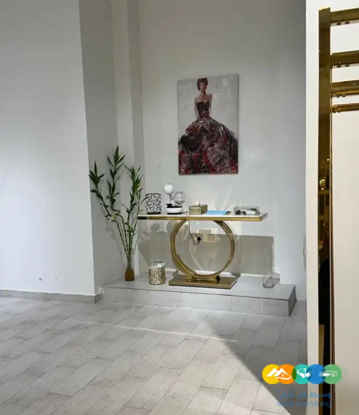 بضاعة واثات محل فساتين للبيع