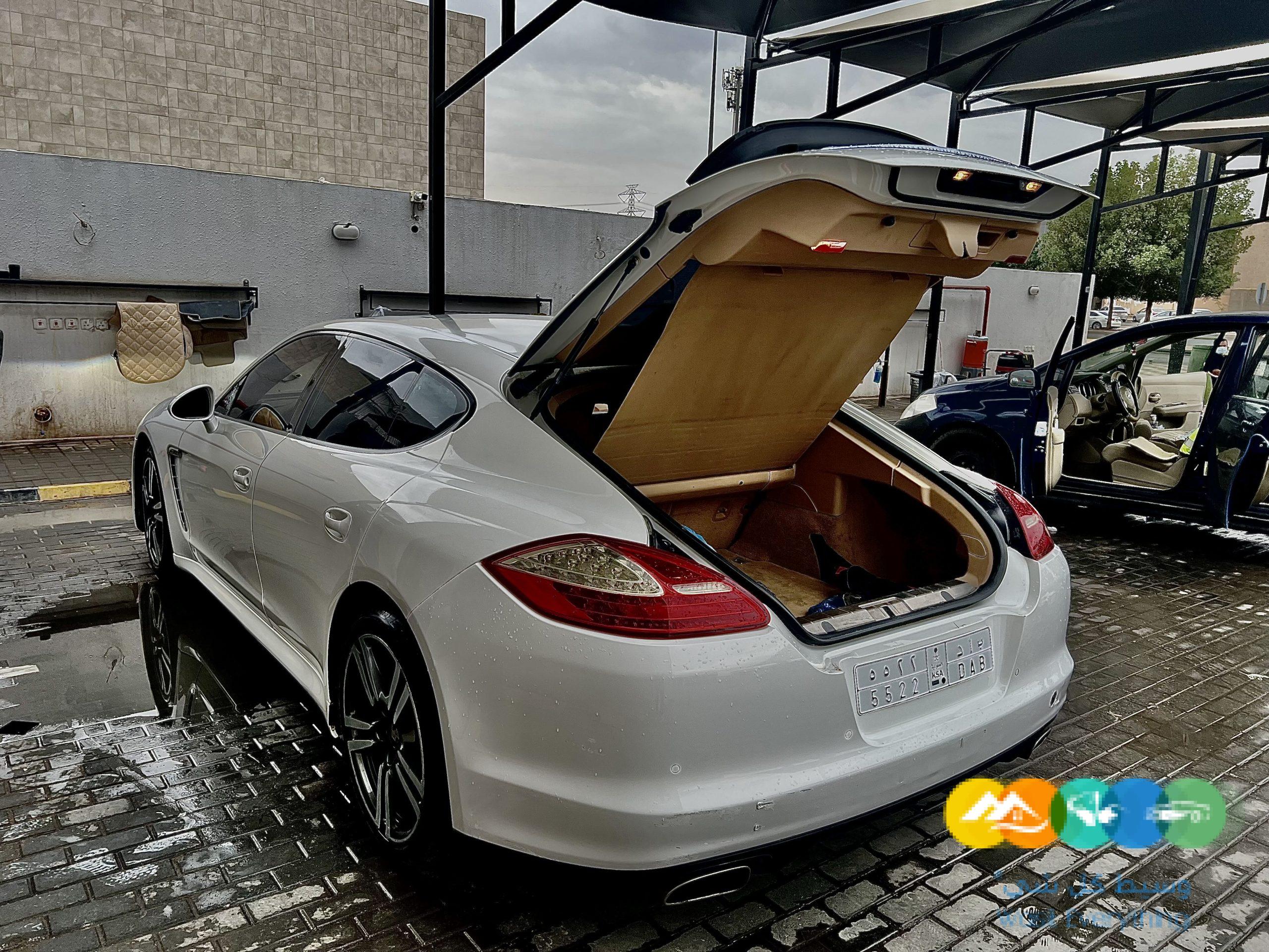 سيارة بورش بانميرا 2011