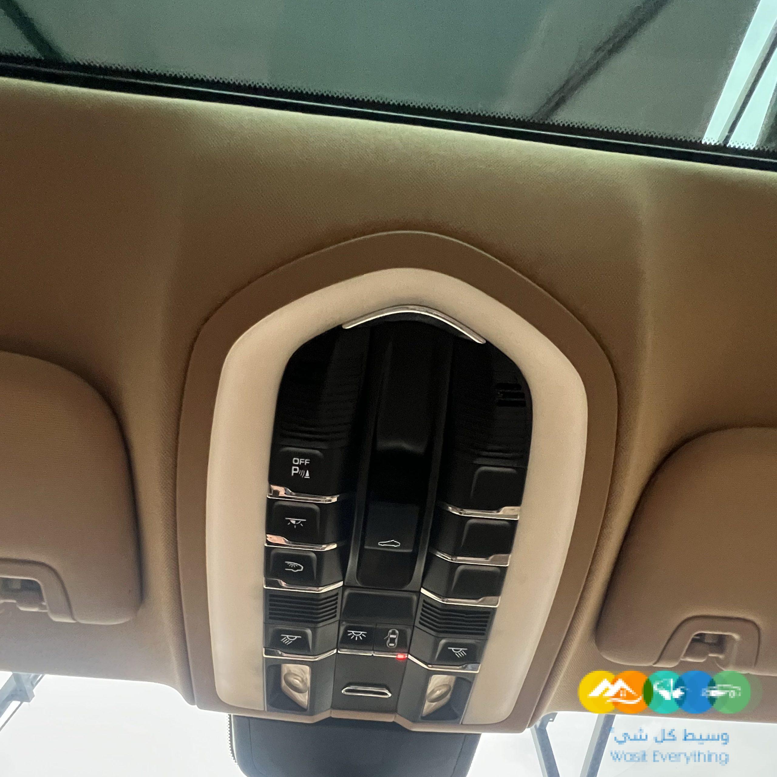 سيارة بورش بانميرا 2011