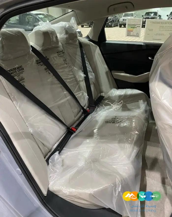 هوندا اكورد LX -2024 لون فضي .سعودي