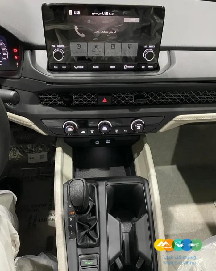 هوندا اكورد LX -2024 لون فضي .سعودي
