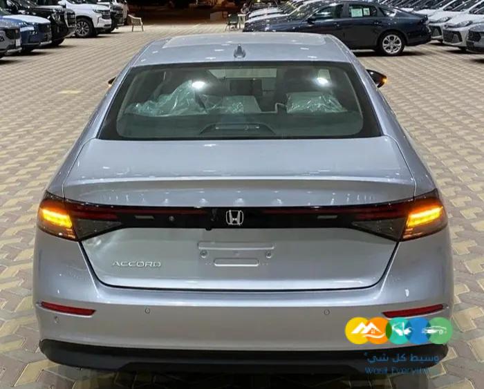 هوندا اكورد LX -2024 لون فضي .سعودي