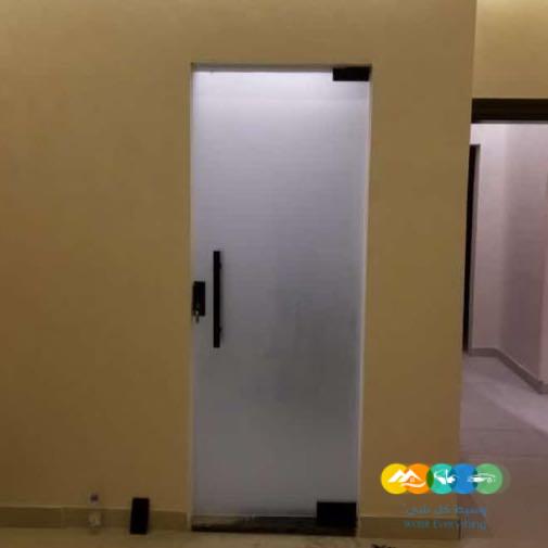 تركيب زجاج وصيانه الأبواب الزجاج السكوريت