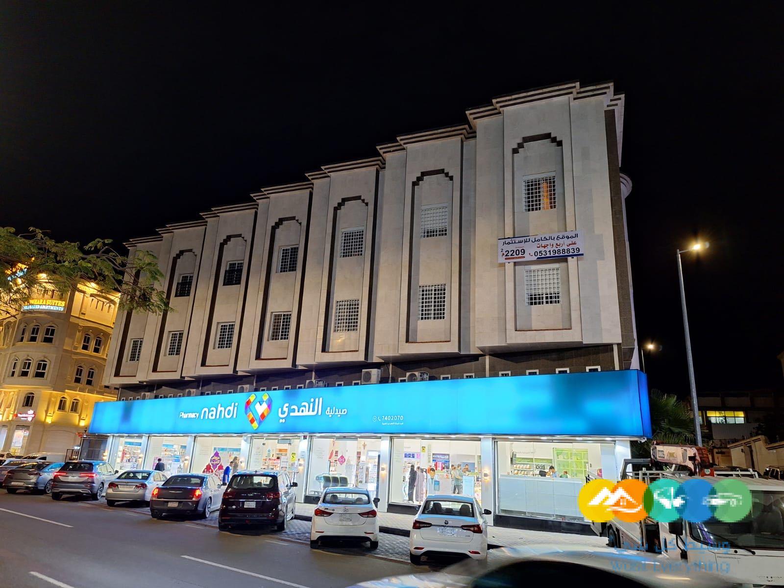 موقع تجاري أربع شوارع للاستثمار طويل المدى