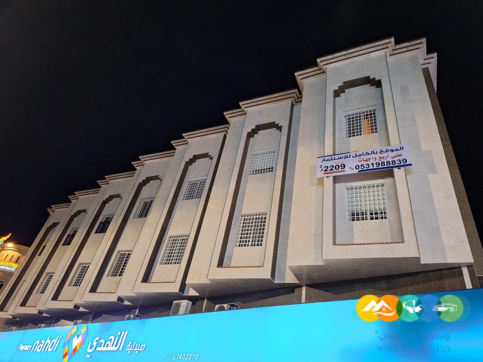 موقع تجاري أربع شوارع للاستثمار طويل المدى