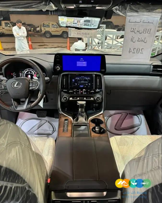لكزس LX600 BB – خليجي – رمادي داخل اوف وايت