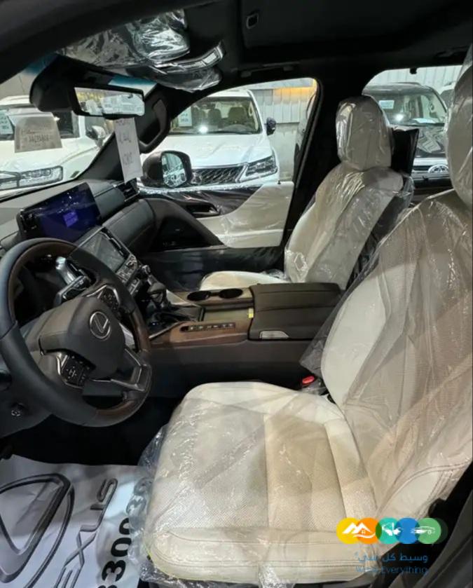 لكزس LX600 BB – خليجي – رمادي داخل اوف وايت