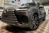 لكزس LX600 BB – خليجي – رمادي داخل اوف وايت