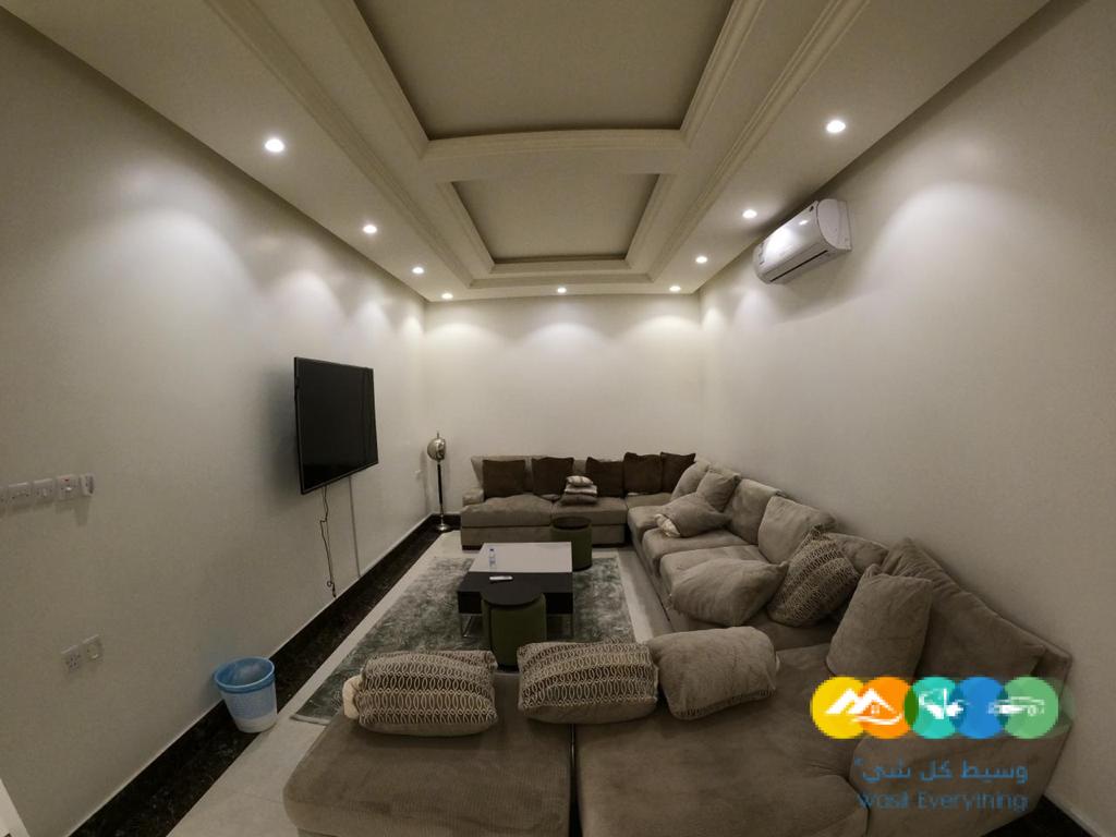 للبيع فيلا مساحة 300 حي النرجس