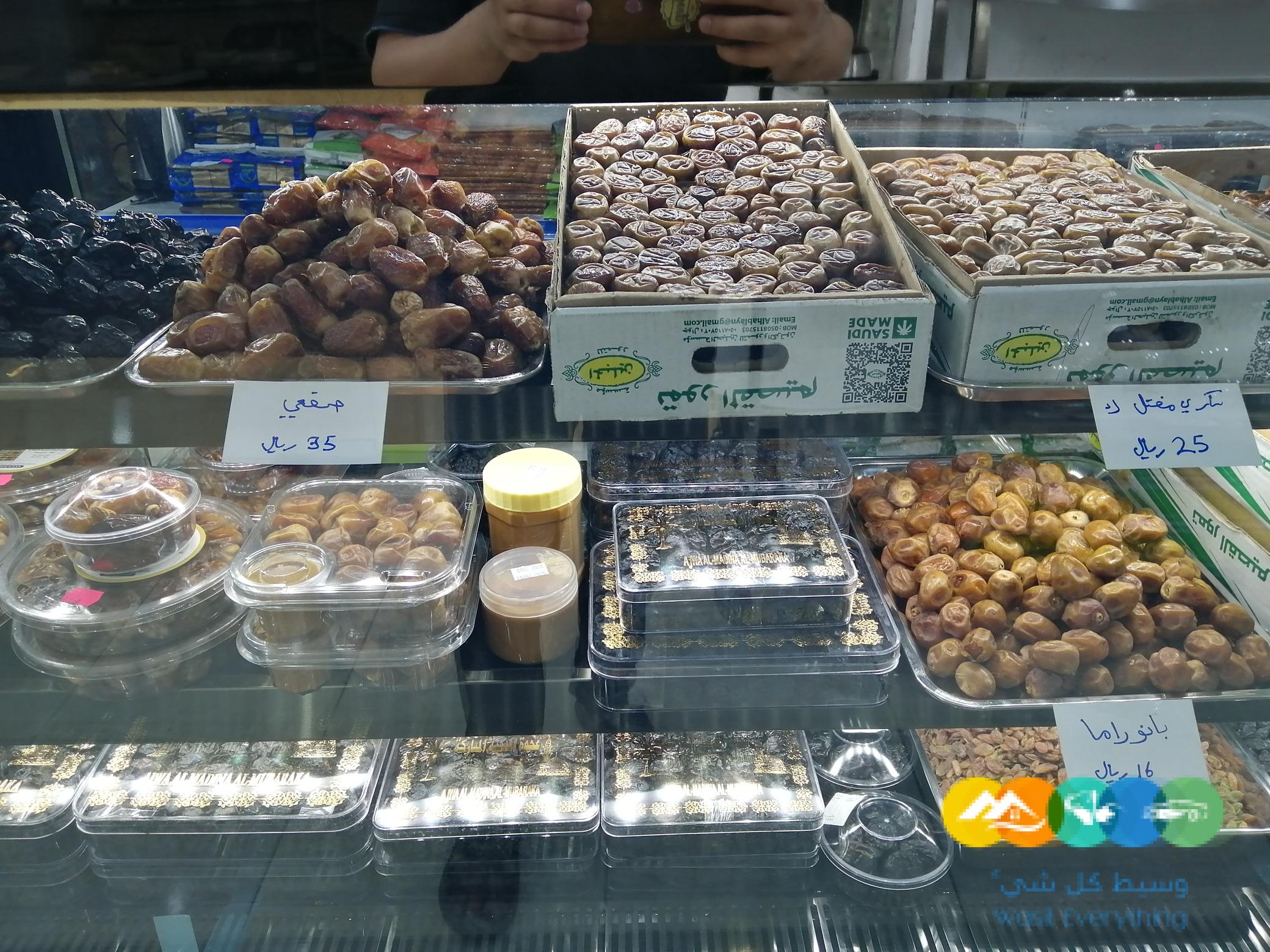 محل عطارة ومكسرات وتمور وقهوه للتقبيل او البيع