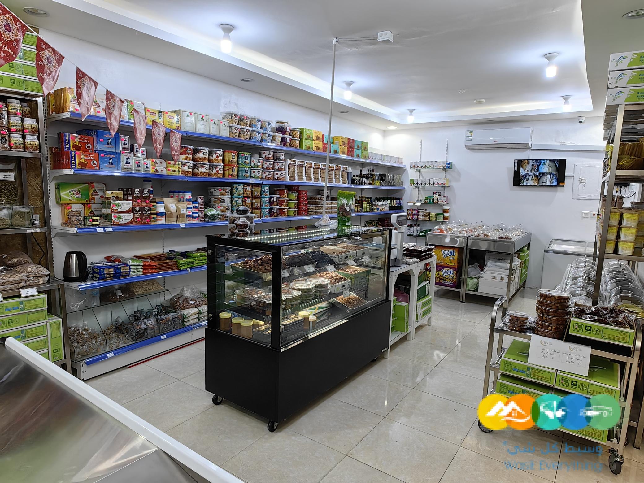 محل عطارة ومكسرات وتمور وقهوه للتقبيل او البيع