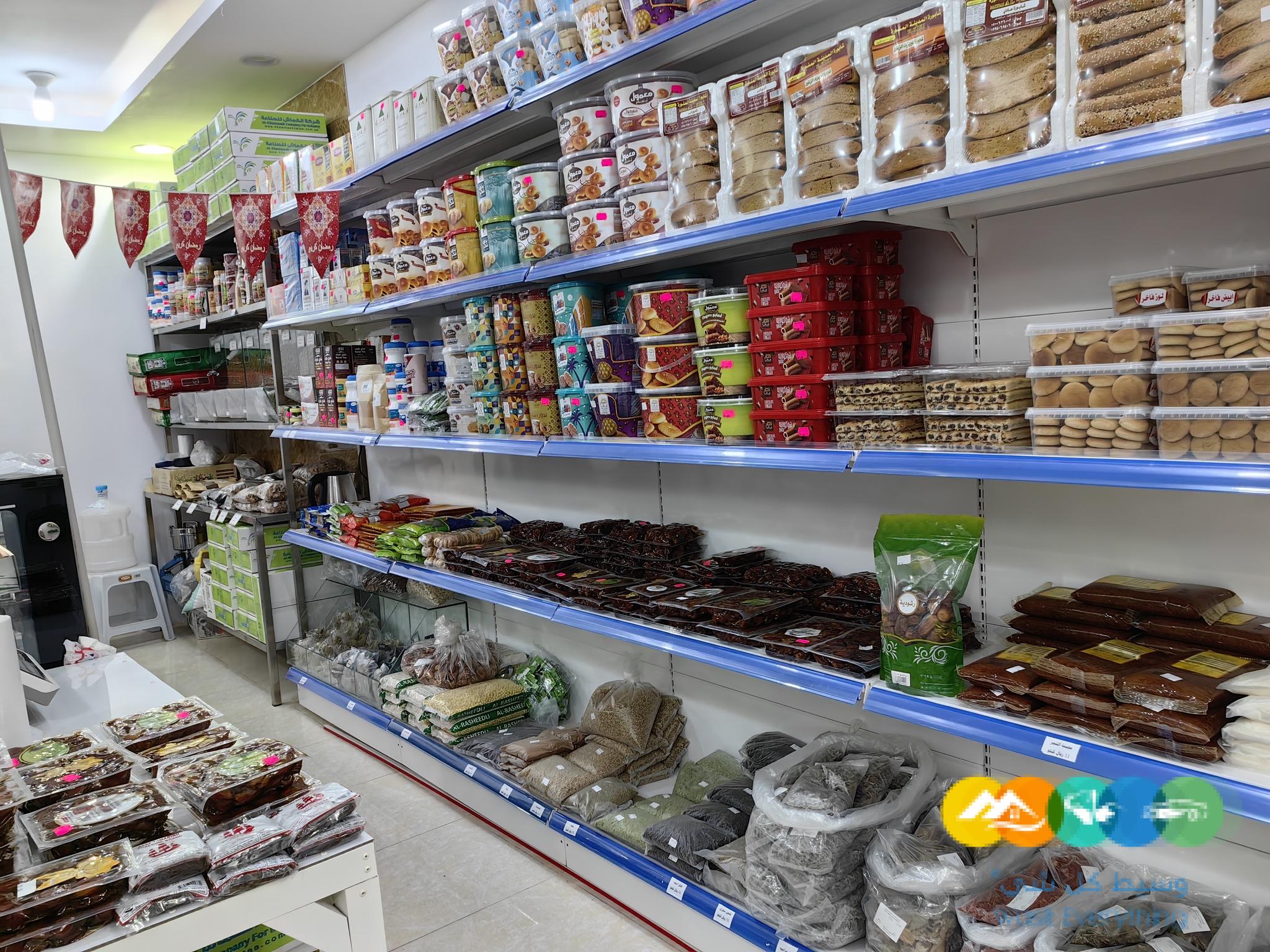 محل عطارة ومكسرات وتمور وقهوه للتقبيل او البيع