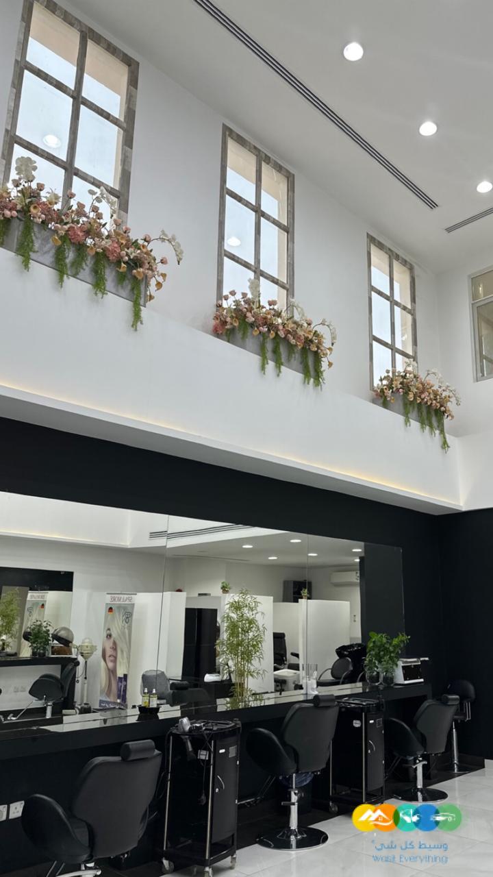 صالون نسائي للتقبيل مجهز بالكامل