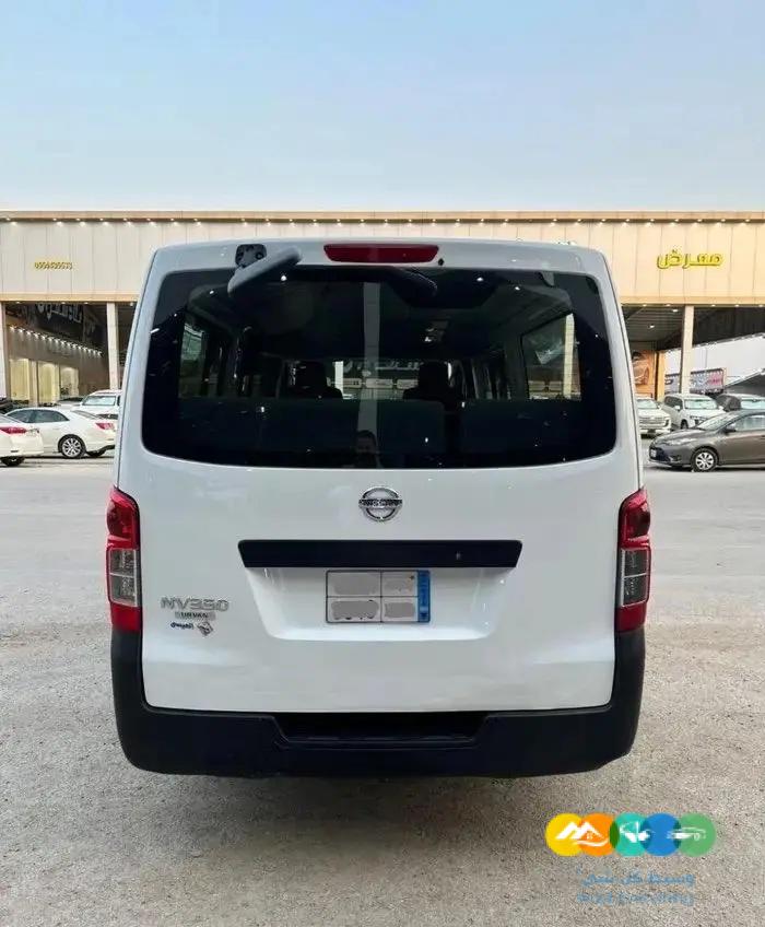 نيسان اورفان 2015