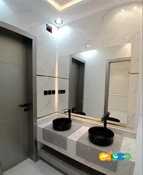 للبيع روف علوى تشطيب ممتاز بخميس مشيط