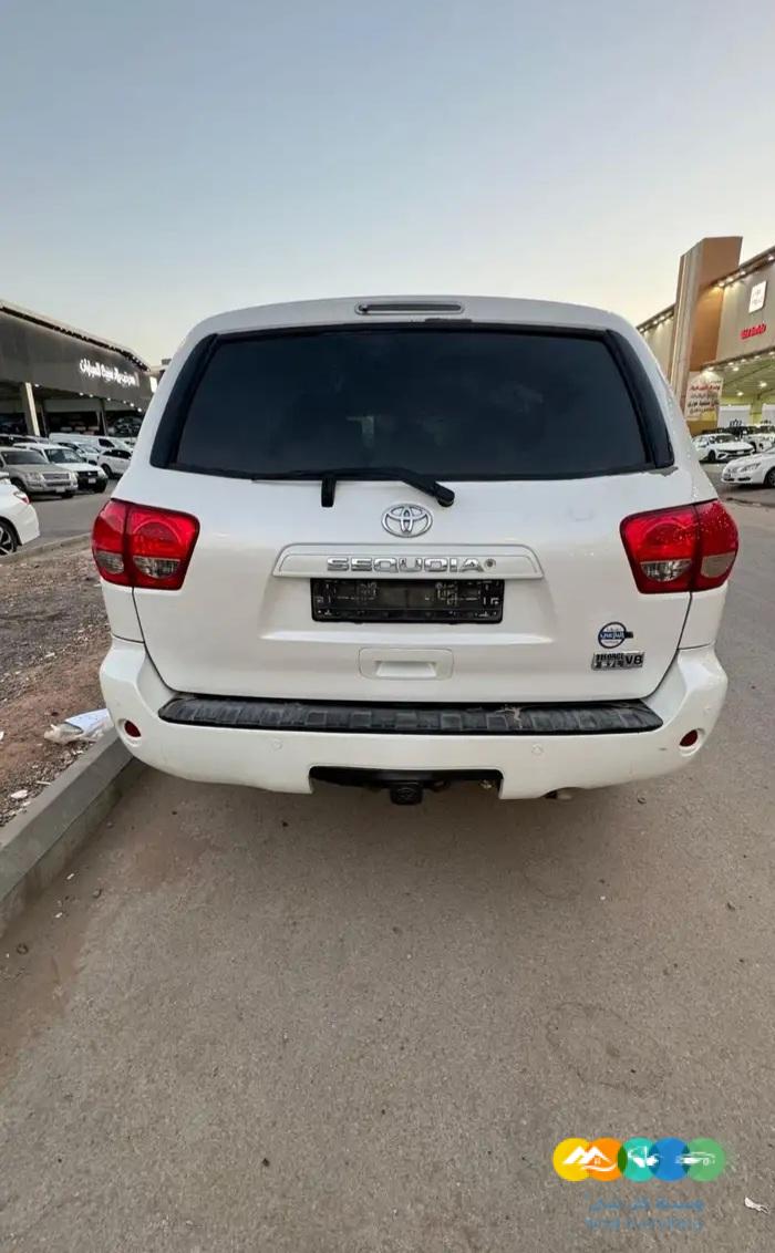 تويوتا – سيكويا – نص فل – سعودي – 2014