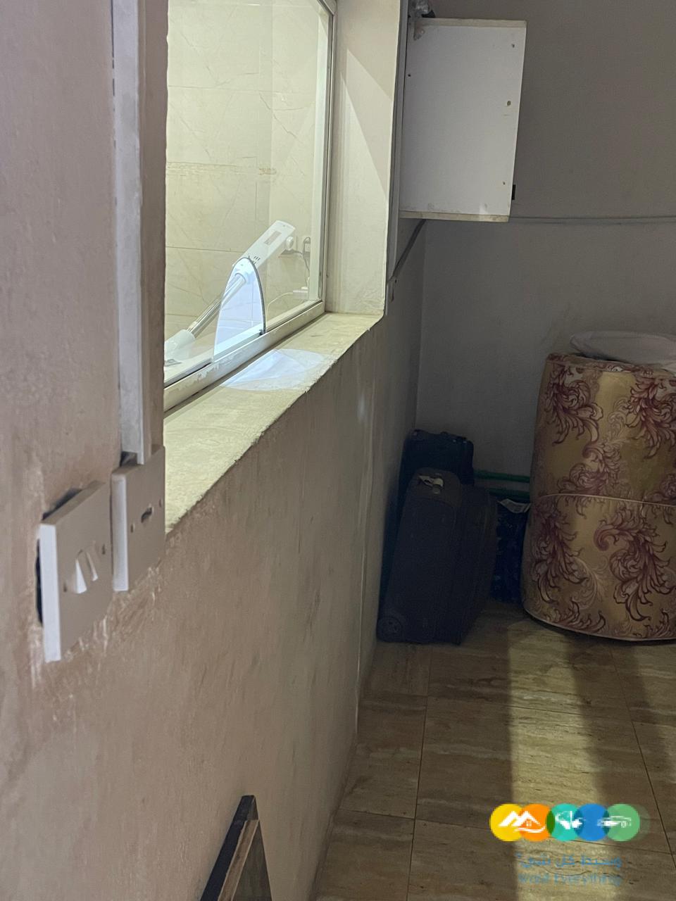 حلاق للتقبيل شغال وله زباين