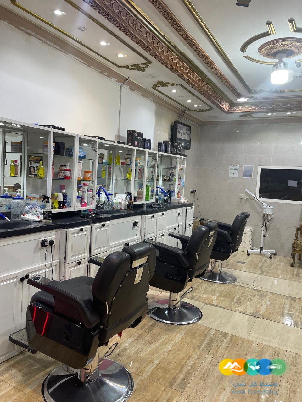 حلاق للتقبيل شغال وله زباين