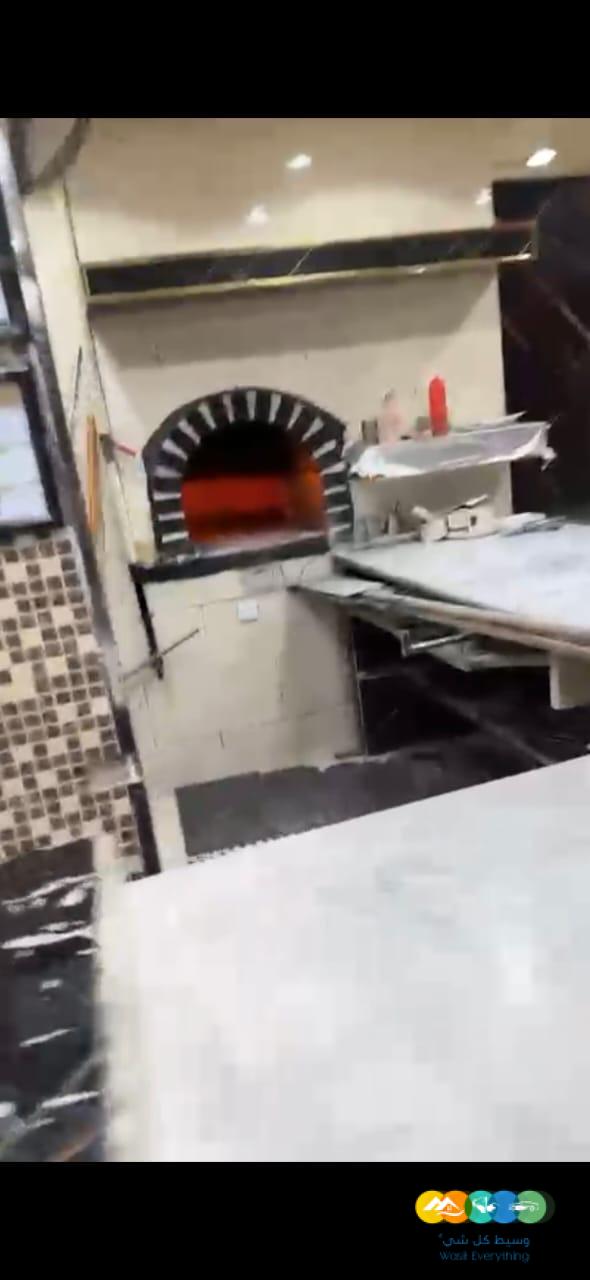 مطعم وجبات سريعة لتقبيل