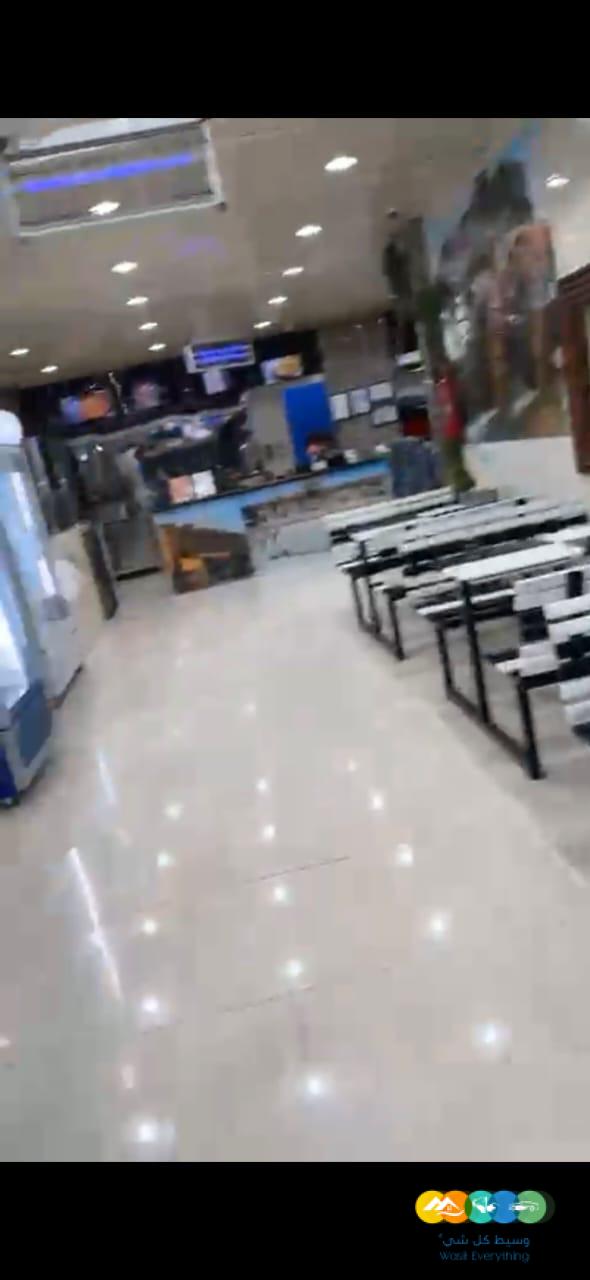 مطعم وجبات سريعة لتقبيل