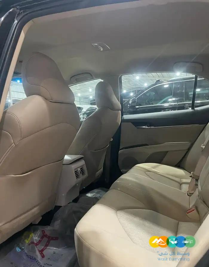 كامري LE أسود موديل 2023 ستاندر