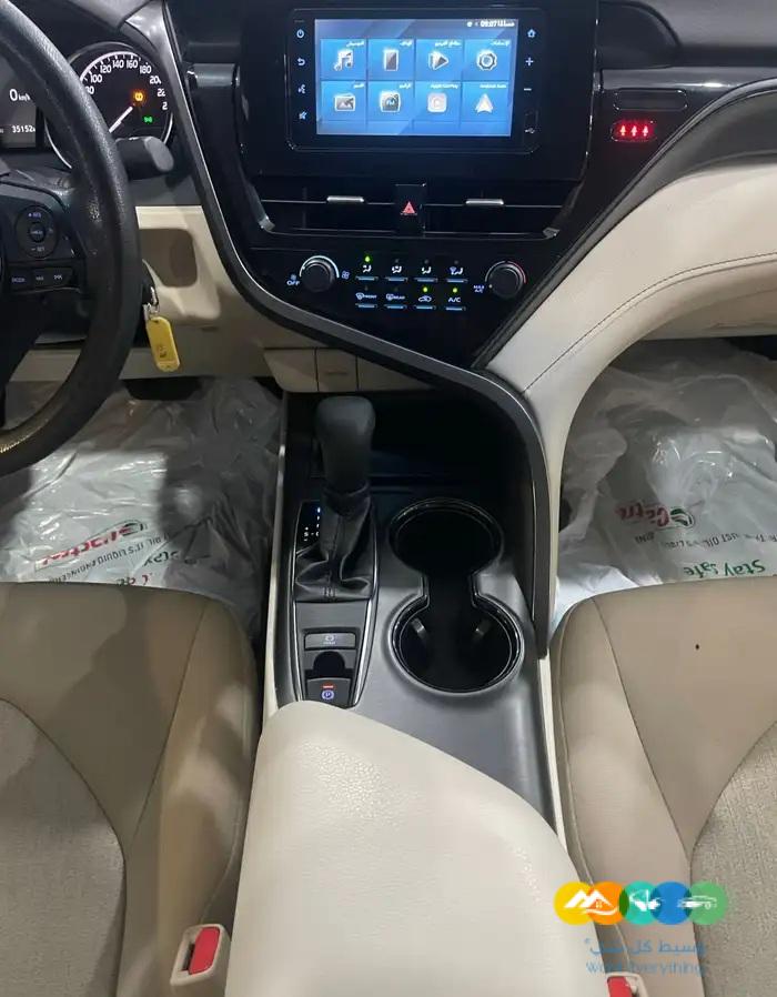 كامري LE أسود موديل 2023 ستاندر