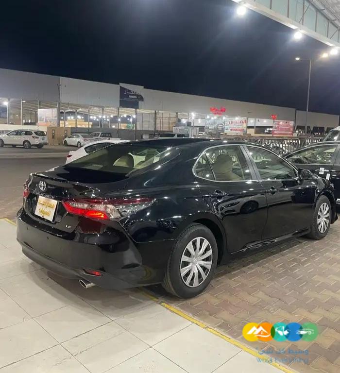 كامري LE أسود موديل 2023 ستاندر