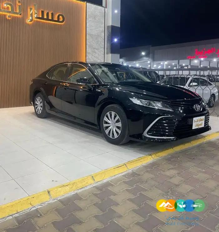 كامري LE أسود موديل 2023 ستاندر