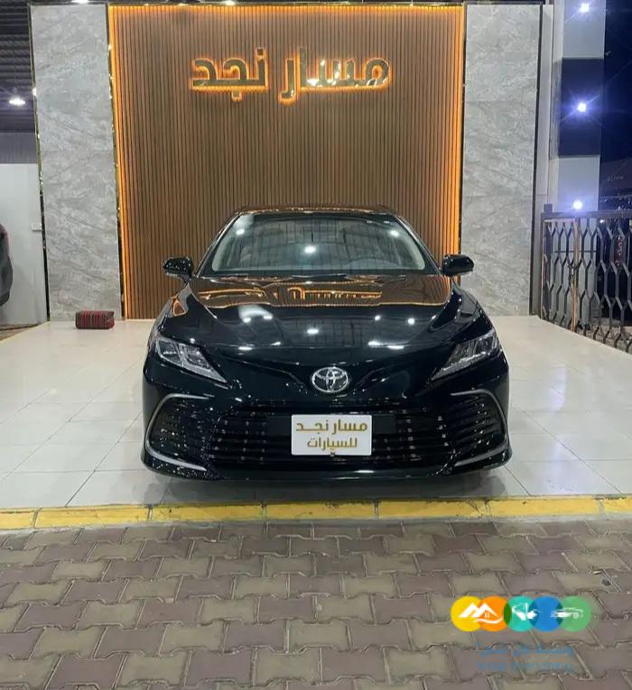 كامري LE أسود موديل 2023 ستاندر