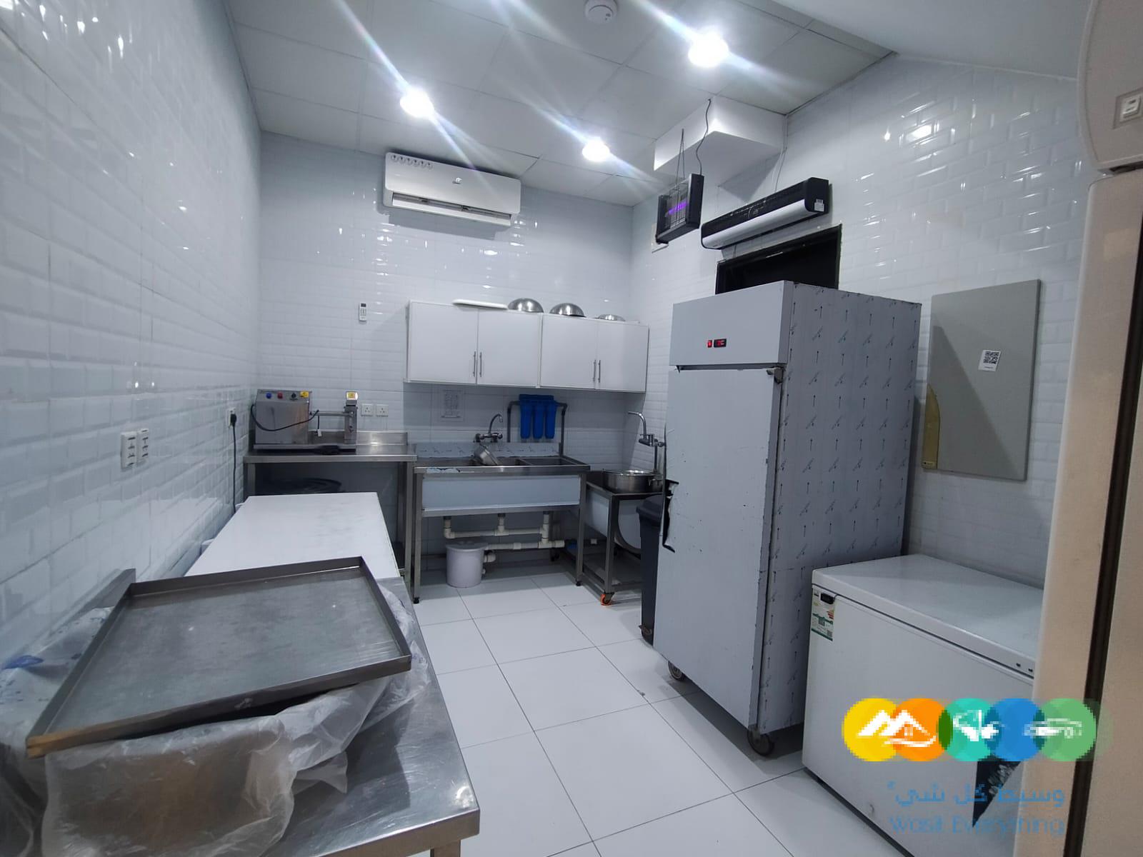 مطعم بروست وبرقر وسندوتشات لتقبيل