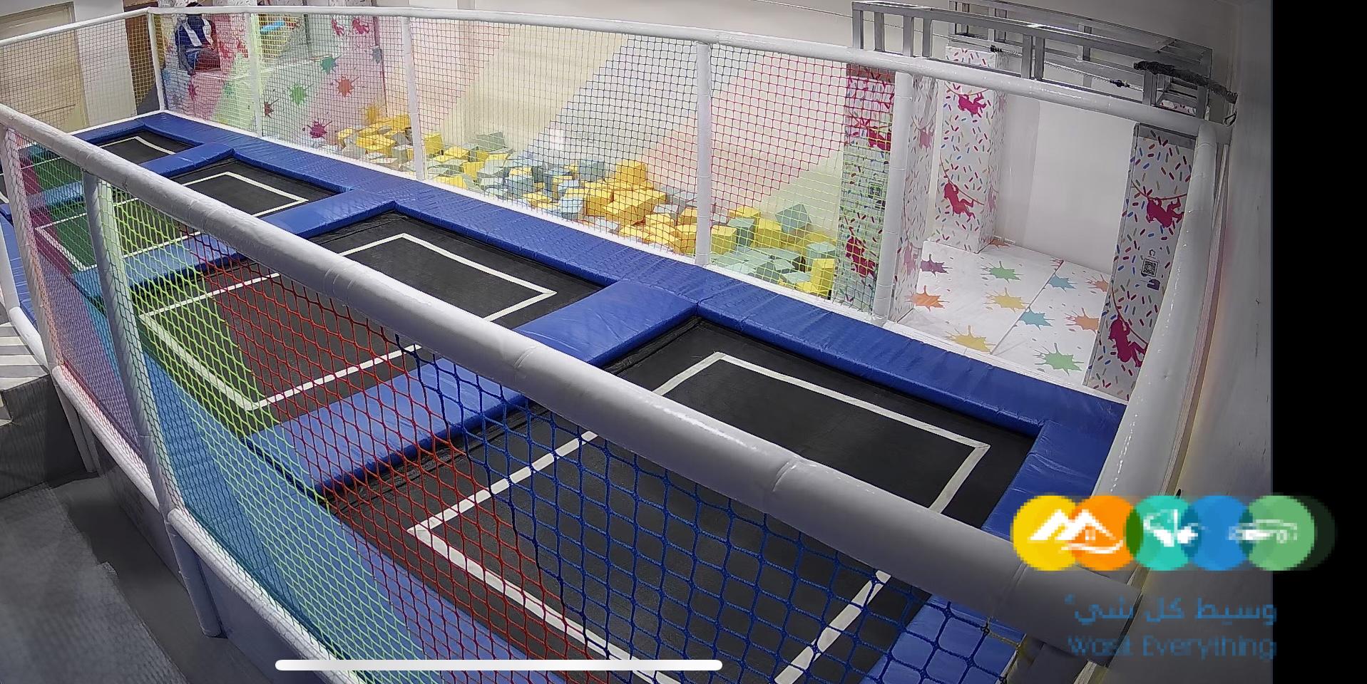 العاب اطفال وانشطه حركيه ومقهى لتقبيل