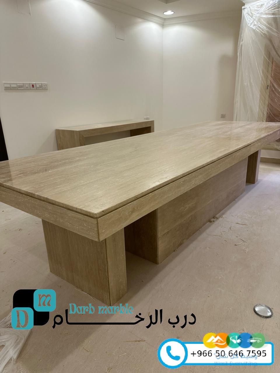 اكتشف أفخم طاولات رخام في الرياض مع درب الرخام