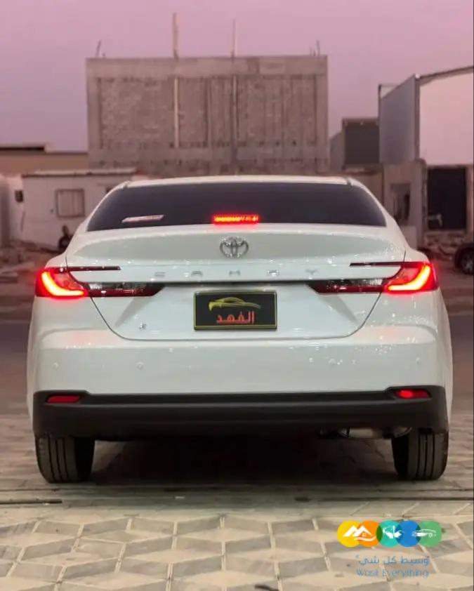 كامري – E – 2025 – ابيض لؤلؤي – عبد اللطيف _ تم البيع