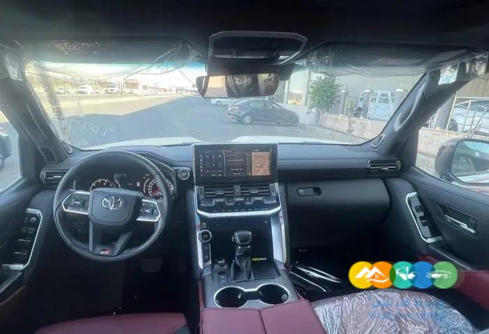 لاندكروزر GR Sport 2023 عداد قليل