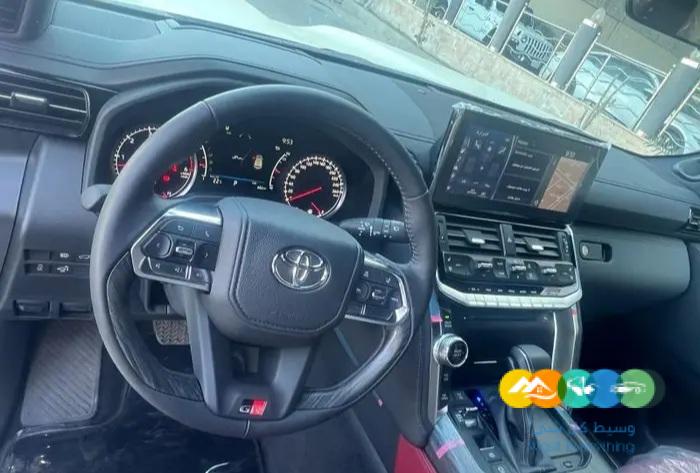 لاندكروزر GR Sport 2023 عداد قليل