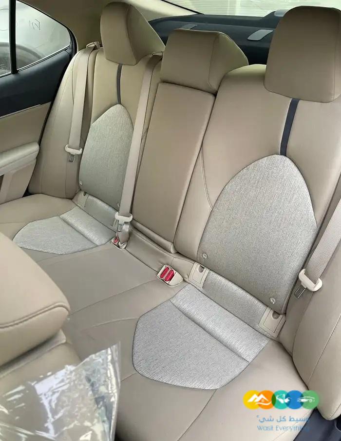 تويوتا كامري جي ال اي ابيض بنزين 2024