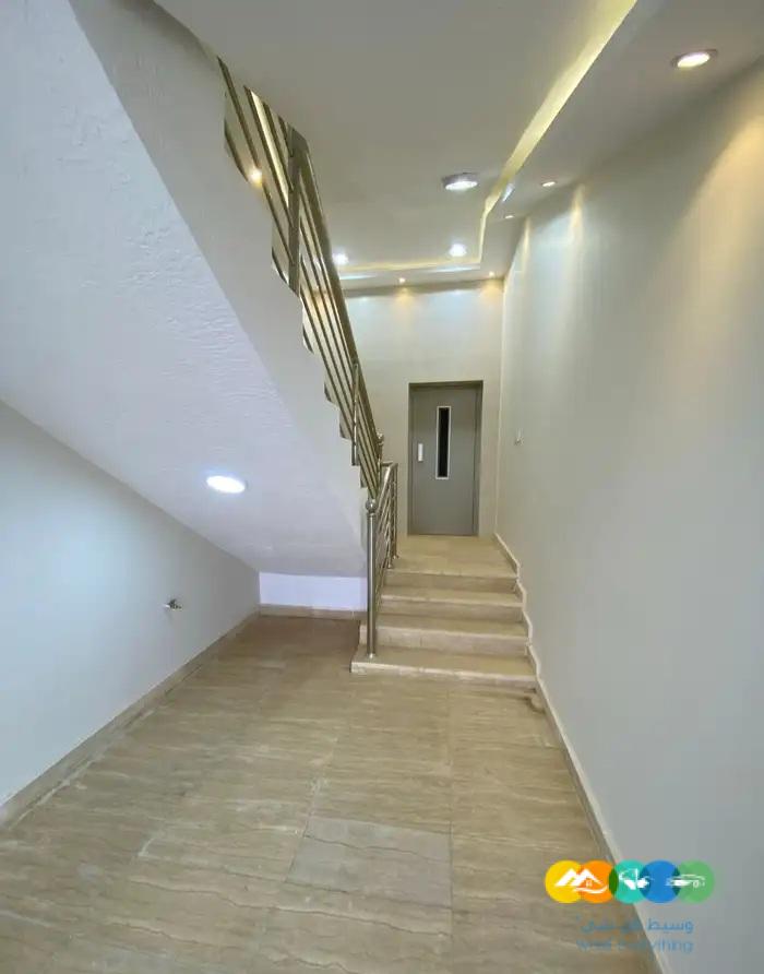 للبيع شقق ارضيه وارواف علويه حى الموسى خميس مشيط