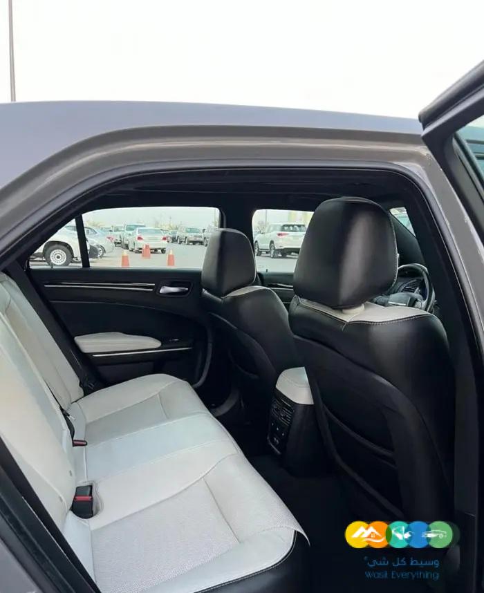 كرايزلر 300 موديل 2016